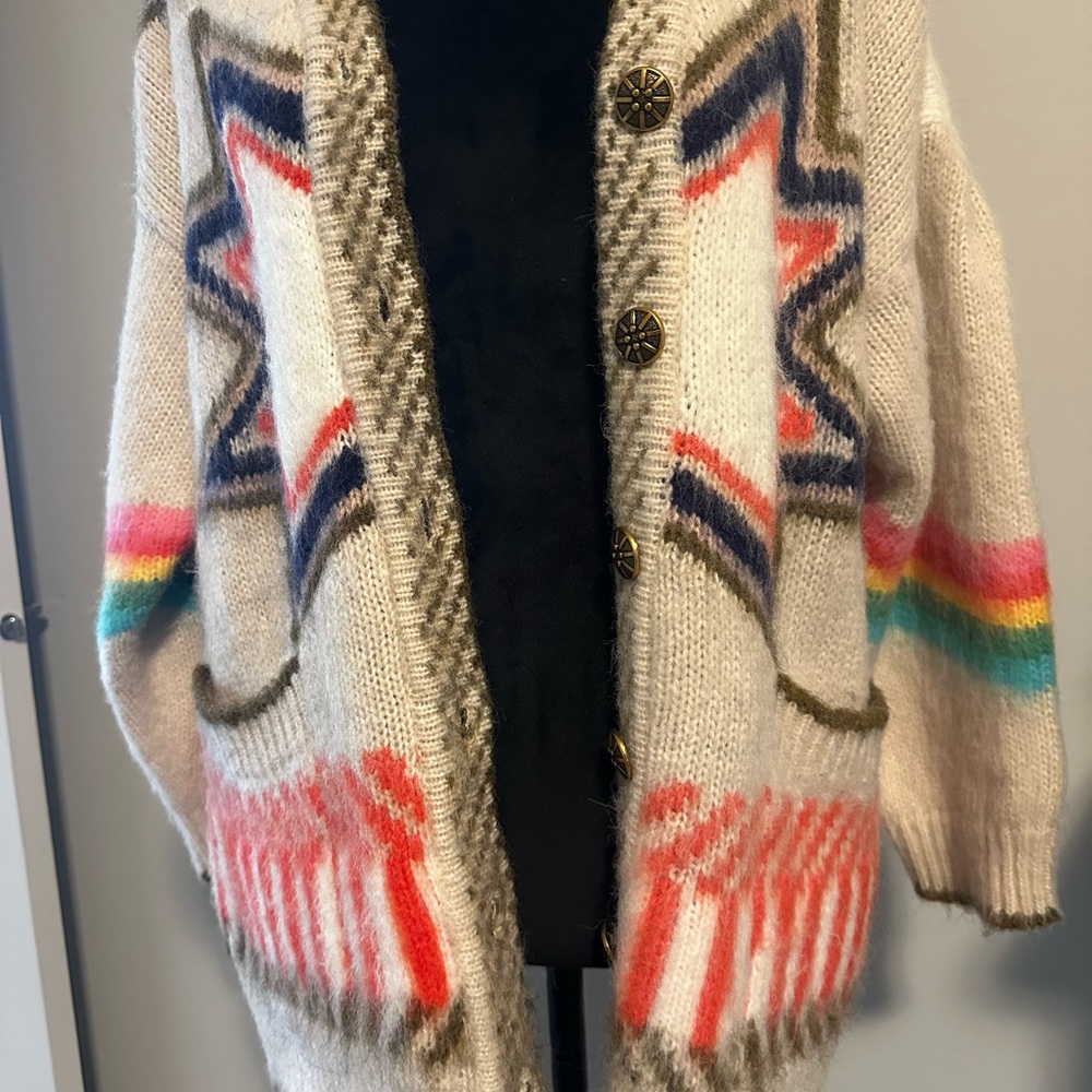 Colorful Star Patterned Cardigan - Picture 2 of 6